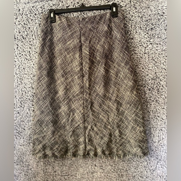 Women’s Skirt Mid length Gray Size 12 in Excellent Used Condition - Picture 3 of 6